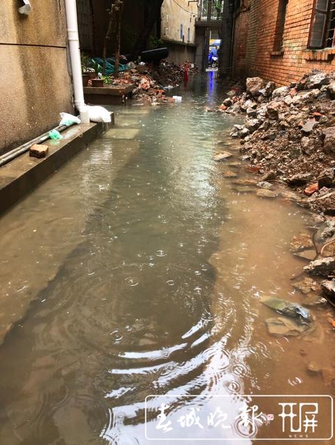 靖國(guó)新村54號(hào)小區(qū)淹水