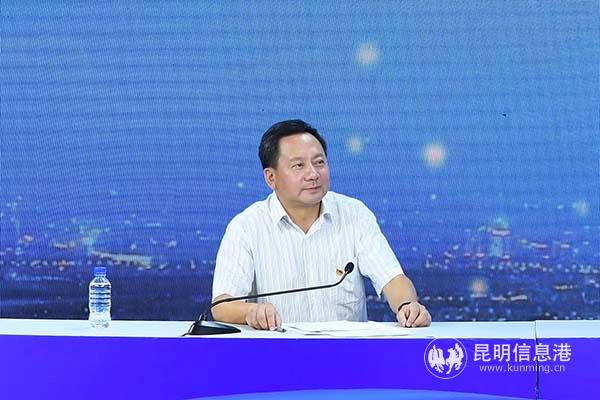 昆明市委政法委常務(wù)副書記郎佳 昆明日?qǐng)?bào) 記者楊艷輝攝 昆明市委政法委常務(wù)副書記郎佳 昆明日?qǐng)?bào) 記者楊艷輝攝