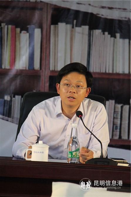 新華社云南分社副總編輯伍曉陽。郭春柏?cái)z