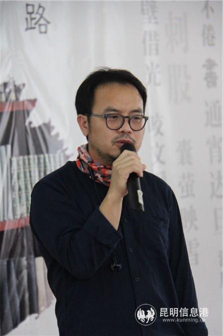 春城晚報(bào)社編委、都市新聞部主任李榮。郭春柏?cái)z