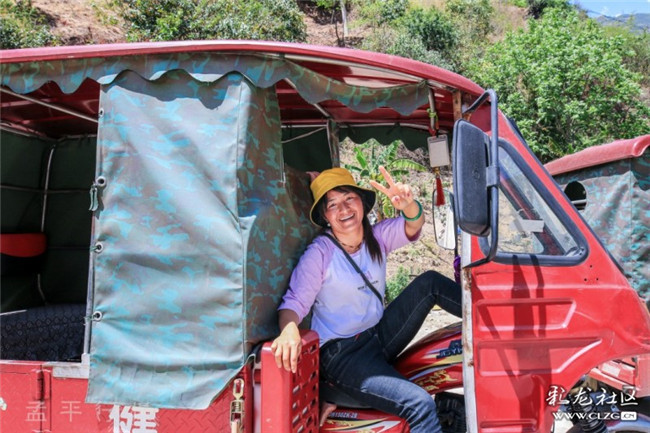 3傈僳族村民胡麗華