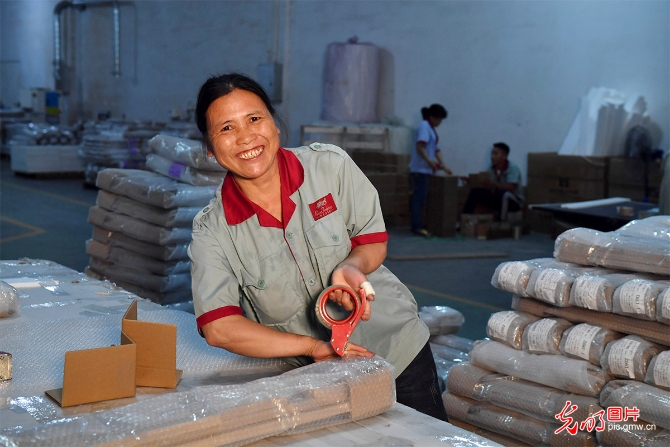 余姚“就業(yè)扶貧崗”上的貴州笑臉