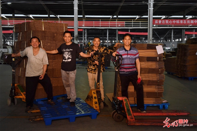 余姚“就業(yè)扶貧崗”上的貴州笑臉