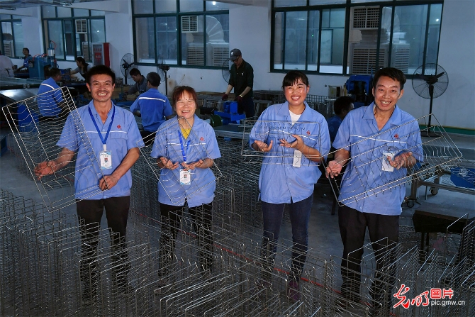 余姚“就業(yè)扶貧崗”上的貴州笑臉