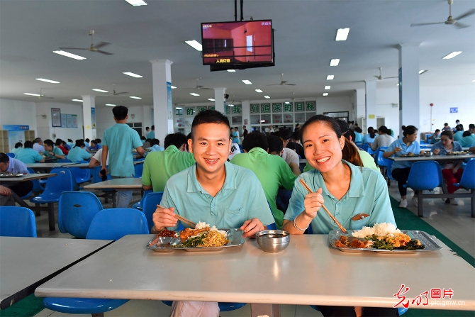 余姚“就業(yè)扶貧崗”上的貴州笑臉