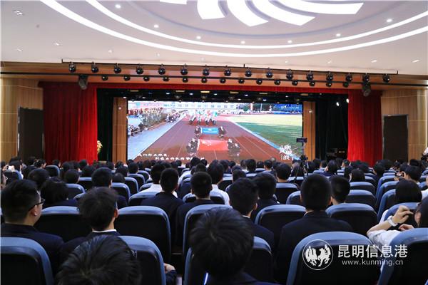 1觀看畢業(yè)紀(jì)念視頻