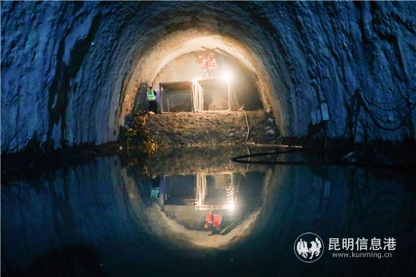 紅豆山隧道內(nèi)積水