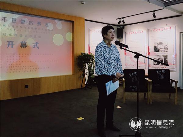 2.楊東萍上臺(tái)致辭 廖涵雨攝 2.楊東萍上臺(tái)致辭 廖涵雨攝