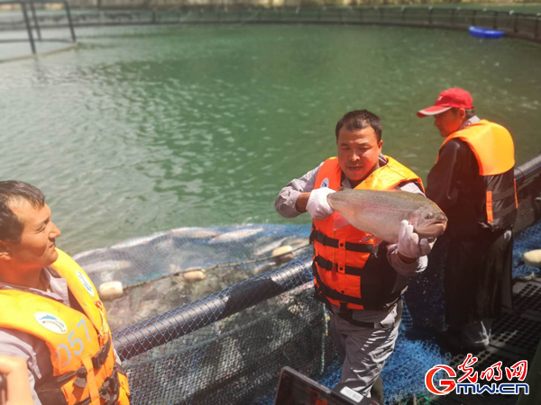 戈壁灘上唱響奮進(jìn)之歌 戈壁灘上唱響奮進(jìn)之歌