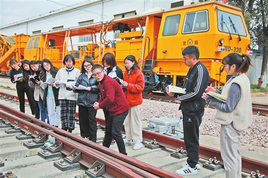 2020071306_res15_attpic_brief 2020071306_res15_attpic_brief