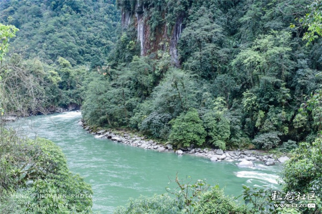 12清清獨龍江水村邊流過