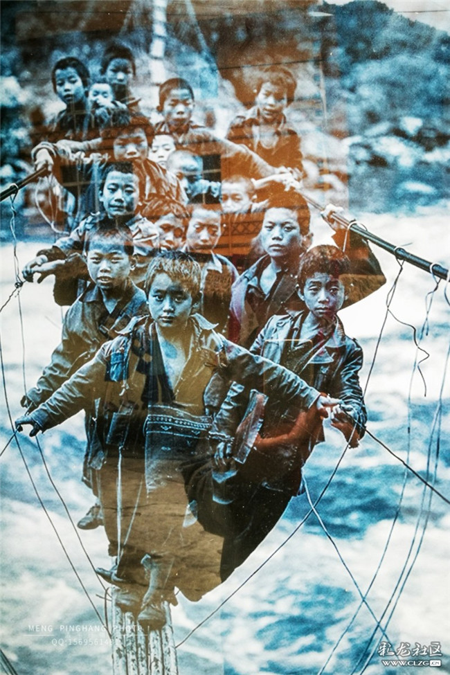 15馬庫村村委會一張昔日孩子們過吊橋的照片