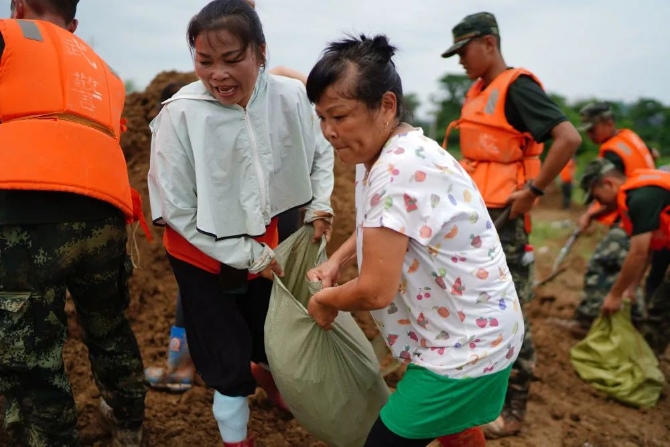 跳得了舞，搶得了險(xiǎn)！這絕對(duì)是“乘風(fēng)破浪的姐姐”！