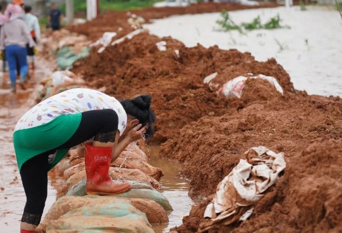 跳得了舞，搶得了險(xiǎn)！這絕對(duì)是“乘風(fēng)破浪的姐姐”！