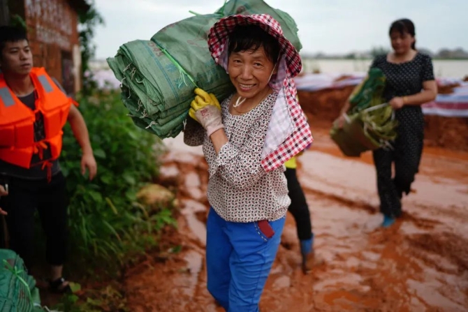 跳得了舞，搶得了險(xiǎn)！這絕對(duì)是“乘風(fēng)破浪的姐姐”！