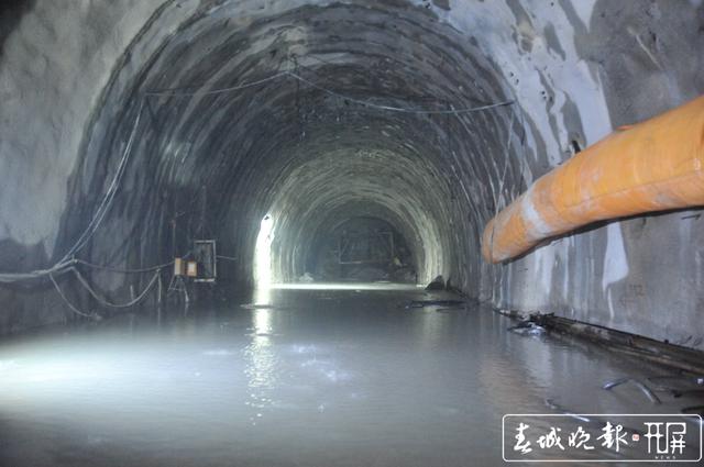 與高溫涌水搏斗1500多個日夜，中老鐵路全長11公里的通達(dá)隧道貫通