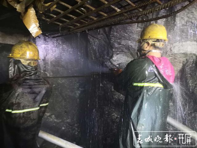 與高溫涌水搏斗1500多個日夜，中老鐵路全長11公里的通達(dá)隧道貫通