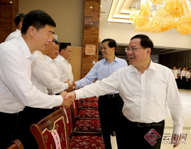 李強(qiáng)陳豪出席上海云南扶貧協(xié)作聯(lián)席會(huì)議。記者 雷桐蘇 攝