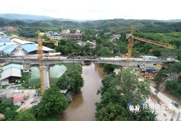 中老鐵路南臘河特大橋連續(xù)梁合龍。