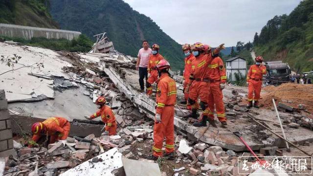 彝良消防救援大隊(duì)已到場開展救援