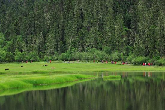 普達(dá)措國(guó)家公園-屬都湖