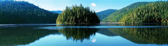 普達(dá)措國(guó)家公園-碧塔海