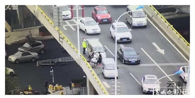 車輛拋錨擔心被監(jiān)控抓拍一個錯誤舉動被扣12分