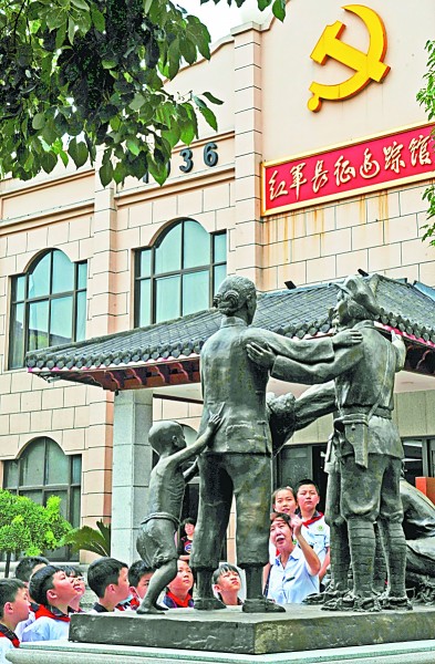 長征精神：雄關(guān)漫道真如鐵，而今邁步從頭越