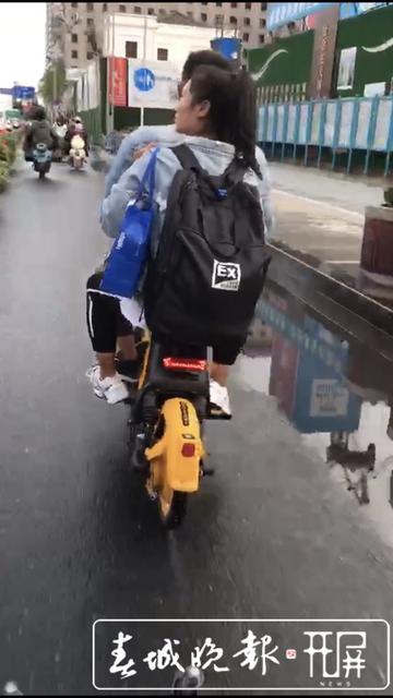 圖方便市民載人騎行共享電動(dòng)助力車