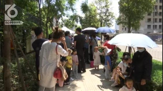 “說(shuō)好人人有份的幼兒園居然要搖號(hào)！”這群爸媽怒了