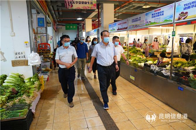 在雙河灣農(nóng)貿(mào)市場督導(dǎo)檢查 在雙河灣農(nóng)貿(mào)市場督導(dǎo)檢查