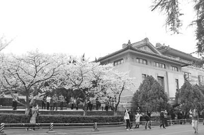 選擇合適的專業(yè)，規(guī)劃有遠(yuǎn)見(jiàn)的未來(lái)