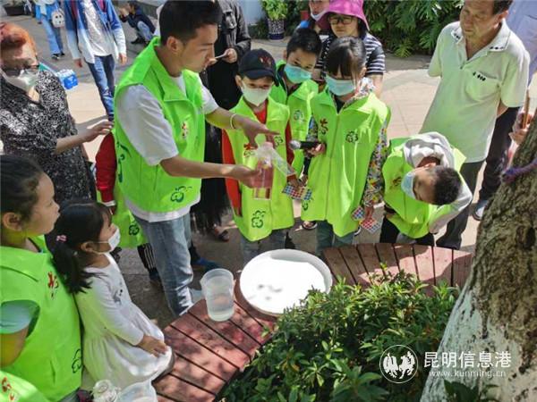 圖5 碧潭社區(qū)開展“雙報到雙報告”活動。