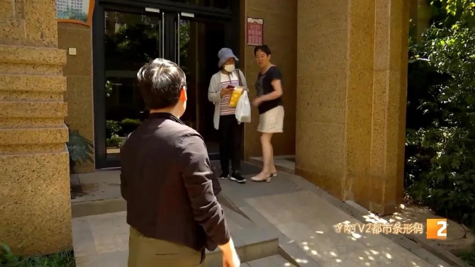 “真的不敢住了！”一樓下挖一米深回填層，樓上質(zhì)疑這是要挖地窖嗎？