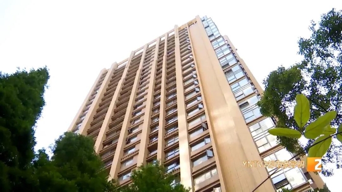 “真的不敢住了！”一樓下挖一米深回填層，樓上質(zhì)疑這是要挖地窖嗎？