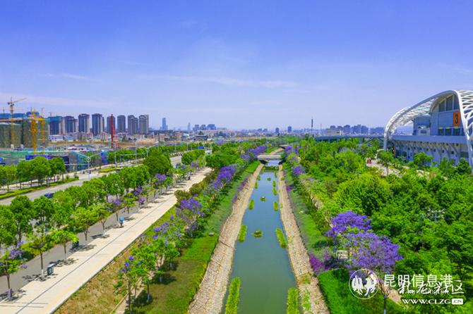 滇池國(guó)際會(huì)展中心 驚濤駭浪攝 滇池國(guó)際會(huì)展中心 驚濤駭浪攝