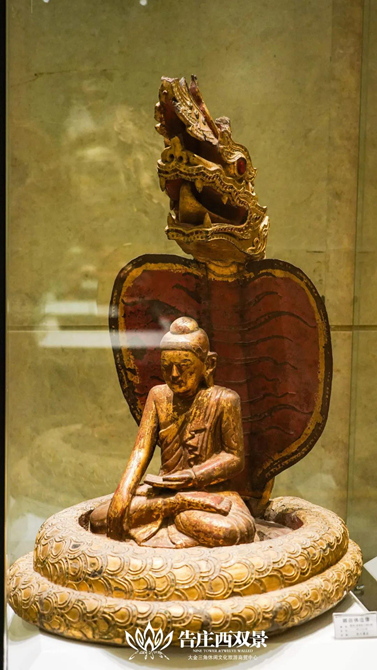 精致美麗的坐式佛像