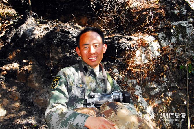 2010年春節(jié)前赴石林楊梅山參加大撲救山林大火