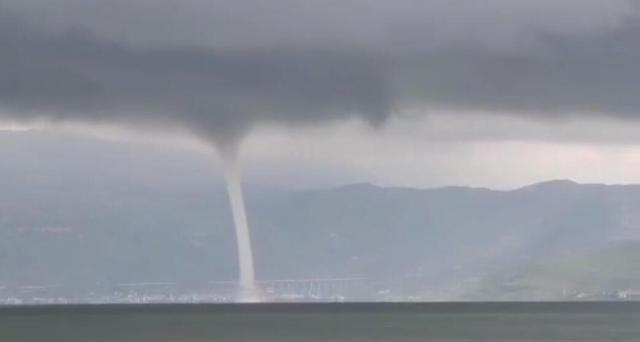 網(wǎng)傳洱海出現(xiàn)罕見“龍吸水”奇觀