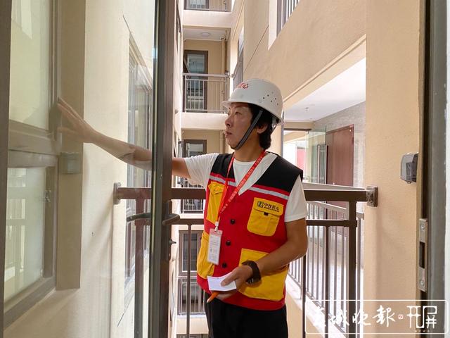 驗房師周兆剛：做“房子的醫(yī)生”，受委屈是家常便飯 (3).jpg