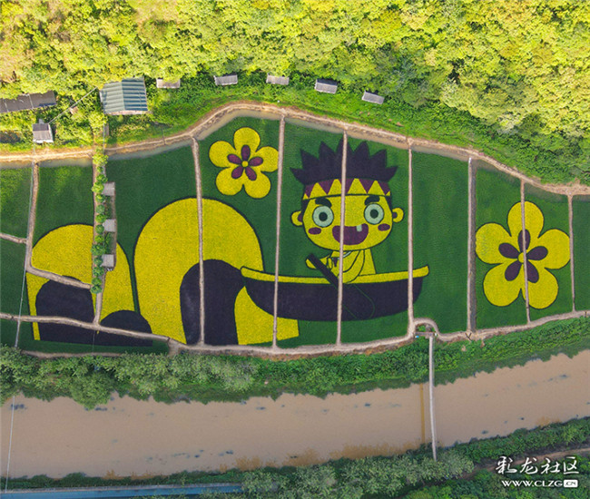 24河水環(huán)繞，青山相依，天然畫卷，巧奪天工。