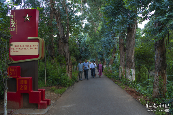 盤龍江河道黨建文化長(zhǎng)廊 維梅攝 盤龍江河道黨建文化長(zhǎng)廊 維梅攝