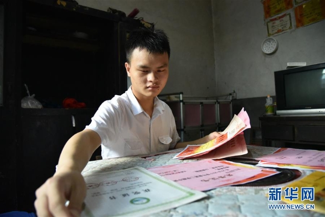 （決戰(zhàn)決勝脫貧攻堅(jiān)·圖文互動(dòng)）（1）托起貧困山鄉(xiāng)的未來——貴州“組團(tuán)式”教育扶貧見聞