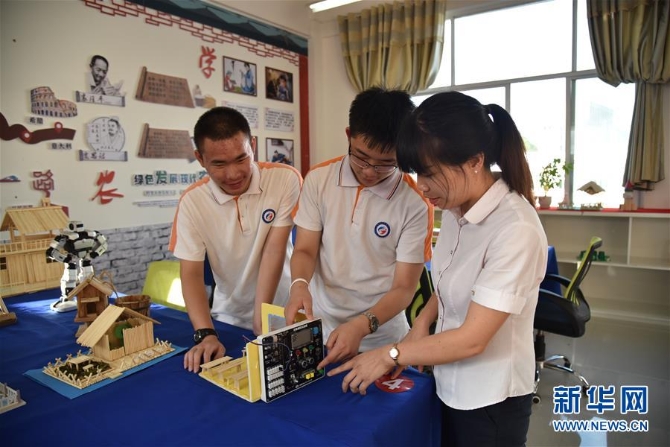 （決戰(zhàn)決勝脫貧攻堅(jiān)·圖文互動(dòng)）（3）托起貧困山鄉(xiāng)的未來——貴州“組團(tuán)式”教育扶貧見聞