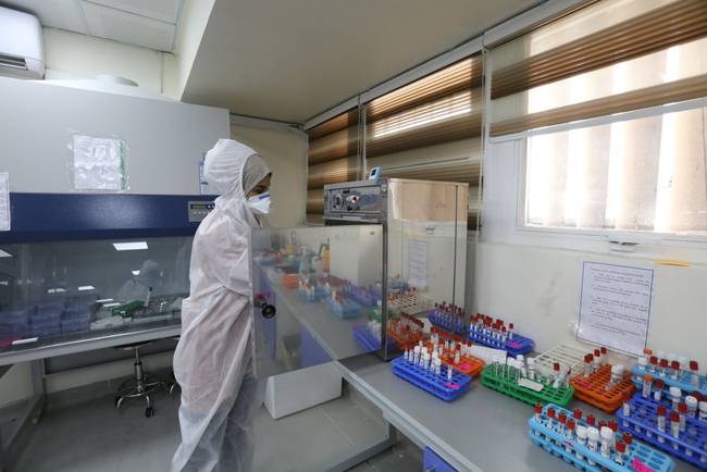 超負(fù)荷運轉(zhuǎn)100多天 這座中國援建實驗室成了“樣板”