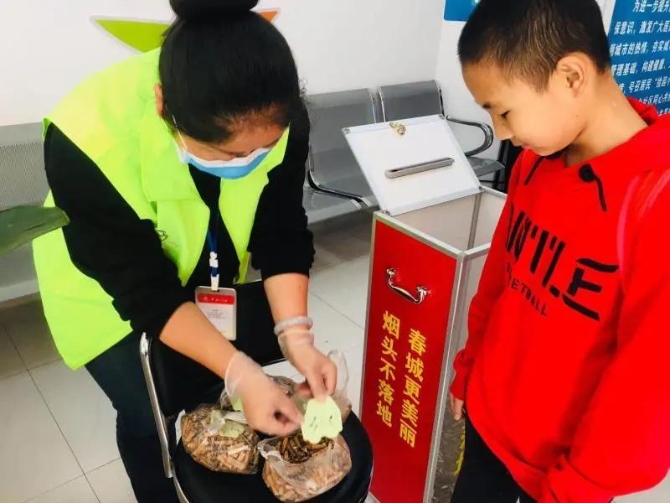 首天八萬余煙頭兌換，官渡區(qū)“煙頭不落地 春城更美麗”煙頭兌換活動火熱進行9