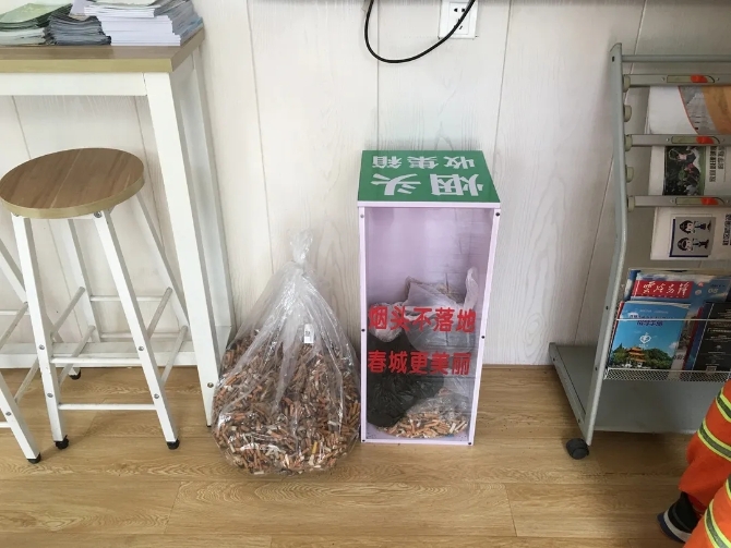 首天八萬余煙頭兌換，官渡區(qū)“煙頭不落地 春城更美麗”煙頭兌換活動火熱進行3.webp