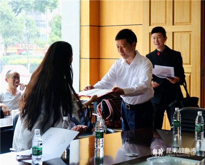 向市民授予委任狀 向市民授予委任狀