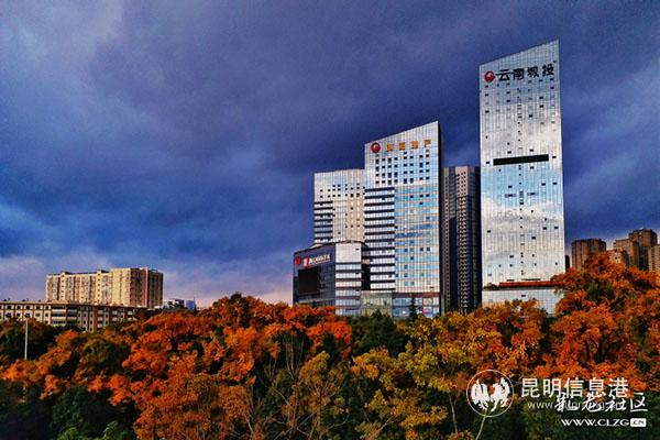 打卡融城金階商業(yè)圈 銅鐘攝