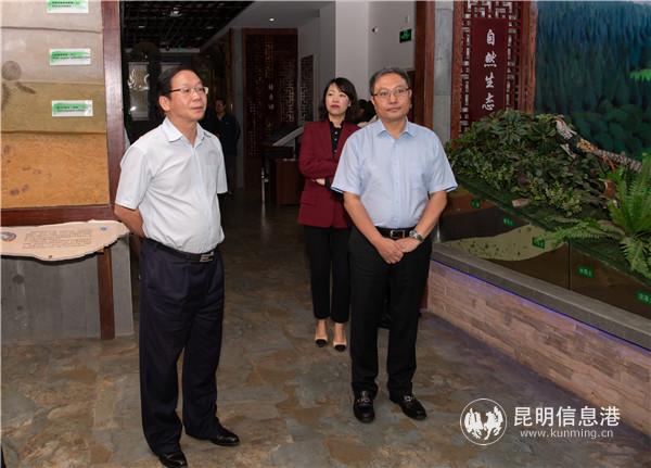 參觀博物館 通訊員馮靖凱攝(1)(1)